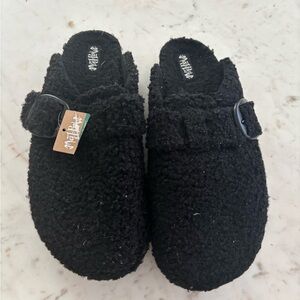 New Mad Love Sherpa Slippers sz 10